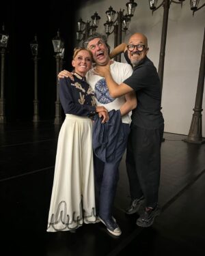 Egor Druzhinin Instagram - Ника говорит, что нельзя, мол, в публикациях сухо описывать события. Подписчики, мол, на такие публикации не отзываются. Делаю выводы. ДОРОГИЕ ПОДПИСЧИКИ. Первое фото говорит о том, что мы были в Петербурге на гастролях и сыграли / станцевали в ТЮЗе балет «Русский рэгтайм», на который пришли важные гости. А вторая фотография, говорит о том, что с этими важными гостями мы пообщались ДУШЕВНО! Гений тоже может дурачиться (это я не про себя) :-)))