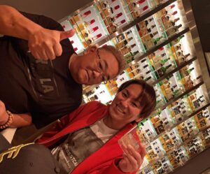 Eiko Kano Instagram - ウィスキーバーにて。。知多をロックでがぶ飲み。気持ちよく酔えた🥴伊達さんはずっと、ジンジャエール。。