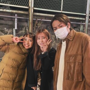 Eiko Kano Instagram - 「怪談のシーハナ聞かせてよ」というマニアックな番組やらせて頂いてます。番組を守ってくれた最高のアシスタント2人と。。