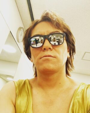 Eiko Kano Instagram - 50TAのLIVE直前に写真撮ったら、色んなのが、サングラスに映ってたwお疲れ様でした！！