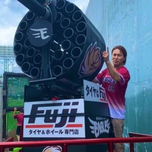 Eiko Kano Instagram - 今日は東北楽天ゴールデンイーグルスの応援に行って来ました！楽しかったです！！
#外野で応援してたら
#浅村選手の打席で
#応援団と外野席の皆さんが
#狩野を狙え浅村と大合唱
#数百人からいじられてタジタジ
#結果浅村選手
#2本のホームラン
#楽天最高！！