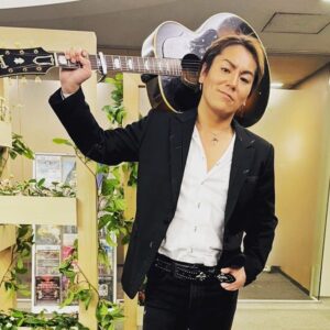 Eiko Kano Instagram - 久々にクセスゴの収録に参加。なんか緊張したわw収録後、無事に終わり安心。。一昨日、昨日、今日と3日間ネタ収録してたみたいで、スタッフさん達は、ほぼ寝ずに働いてました。お疲れ様様です！引き続き編集もよろしくお願い致します！皆さん、オンエアお楽しみに！！
#クセスゴ
#クセがすごいネタグランプリ