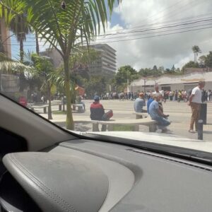 Eileen Abad Instagram - Oren muuuucho, porque Dios sí escucha! Él da todo a su tiempo.

Hagamos del amor escudo y del respeto libertad. 💛💙♥️

Misión cumplida mi Amada Venezuela 🇻🇪 
Voto y Oración 🙌