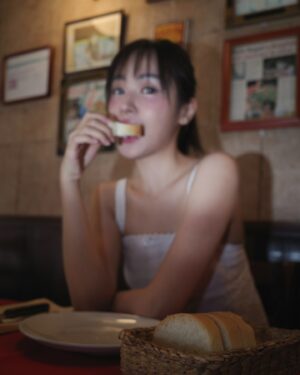 Eisaya Hosuwan Instagram - 🍕✨