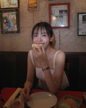 Eisaya Hosuwan Instagram - 🍕✨