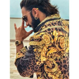 Eka Lakhani Instagram - Ranveer Singh ⭐️ 

Wearing @versace @reliancebrandsltd
Eyewear @versace @rkumaropticians
Footwear @jw_anderson

#StyledByEka with @itsfatimabaluch 
Style Team
@nandini._.khetan @krishadedhia13
@team___e
Dress Team @harikrishgk1 @ayaanansari18683
Hair @aalimhakim @mustaqeem_salmani
Makeup @mahadevnaik08
Pictures 1-5 @rohanshrestha
Pictures 6 and 7 @shijiulleri