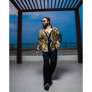 Eka Lakhani Instagram - Ranveer Singh ⭐️ 

Wearing @versace @reliancebrandsltd
Eyewear @versace @rkumaropticians
Footwear @jw_anderson

#StyledByEka with @itsfatimabaluch 
Style Team
@nandini._.khetan @krishadedhia13
@team___e
Dress Team @harikrishgk1 @ayaanansari18683
Hair @aalimhakim @mustaqeem_salmani
Makeup @mahadevnaik08
Pictures 1-5 @rohanshrestha
Pictures 6 and 7 @shijiulleri