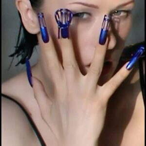 Ekaterina Ivanchikova Instagram - Да, я сегодня стул🪑 и принимаю себя такой! 

Мне всегда тяжело было подстраиваться под чьи-то  форматы и на дорожках я чувствую себя не уместно максимально🙈

Этот костюм, как признание - да, я сегодня будто неуместный стул, который поставили не туда. Неловко, неудобно, туфли жмут, все на тебя смотрят. 

Признать, принять, что это одна из моих сторон, посмеяться над ситуацией и над собой и вдруг поймешь, что все не так плохо. 
Это только твои ощущения, никто не видит, что ты похожа на стул, всё только в твоей голове😅🫢

***
Костюм приехал из Тайланда! Работала команда мечты и она моя!! С гордостью отмечаю:
manager: @den_nelego 
idea & ph: @balllabanov 
style: @kerillpavlov @vovakravchenko @ivanbublik__ 
mua: @shishkamakeup
nails: @__onlynails__
assistant: @vladislav.savelyev
video: @covffn