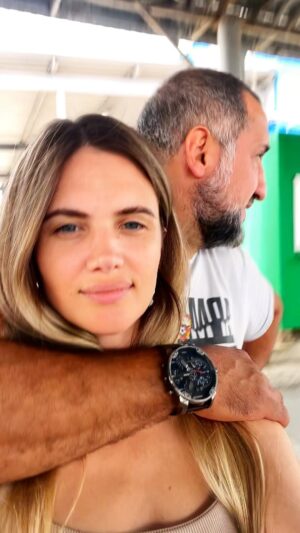 Ekaterina Shepeta Instagram - Немного вайба с нашей поездки на двоих в Абхазию🥰

Два дня только вдвоем - перезагрузка отношений на 150%. Как необходимость хотя бы раз в 3-4 месяца. И нам, в целом, все равно куда. Мы везде найдем, чем заняться.

В этот раз поехали на родину мужа. Природа там просто невероятная. Есть очень достойные места для посещений, вкусно, гостеприимно.

Во второй день оказались на пляже, не похуже, чем на любом заграничном курорте. И появляются новые места, облагораживают территорию республики.

Наравне с этим много заброшенных зданий и… впервые за наши совместные 13 лет я не выдержала и уже сама практически отбивалась от людей, тыкающих указательным пальцем в Арарата 🙈 

Вы были в Абхазии?

PS. Пост со всеми местами, которые мы посетили и с честным моим мнением, в моем ТГ канале - Katyakeshchyan_club
