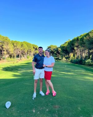 Ekaterina Skulkina Instagram - ⛳️ «Гольф – простая игра, только играть в неё трудно»☺️
Это было оооч захватывающе и интересно!
Я даже сама не ожидала, что будет так круто! 🏌🏼‍♀️
Сын тоже в восторге, и у него отлично получалось!🔥 (он на третьей фотографии)
Учитель наш - @ertugrulgozegu супер профессионал! 😎Сказал, что «You have great talent and potential that needs to be developed!» и подарил нам lucky ball. 
Эртугрул, спасибо большое! Надеюсь, что мы были хорошими учениками☺️ и сертификат не за горами🤩
А ещё «we sincerely wish you victories in all tournaments in which you participate»🪄✨