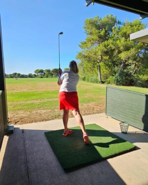 Ekaterina Skulkina Instagram - ⛳️ «Гольф – простая игра, только играть в неё трудно»☺️
Это было оооч захватывающе и интересно!
Я даже сама не ожидала, что будет так круто! 🏌🏼‍♀️
Сын тоже в восторге, и у него отлично получалось!🔥 (он на третьей фотографии)
Учитель наш - @ertugrulgozegu супер профессионал! 😎Сказал, что «You have great talent and potential that needs to be developed!» и подарил нам lucky ball. 
Эртугрул, спасибо большое! Надеюсь, что мы были хорошими учениками☺️ и сертификат не за горами🤩
А ещё «we sincerely wish you victories in all tournaments in which you participate»🪄✨