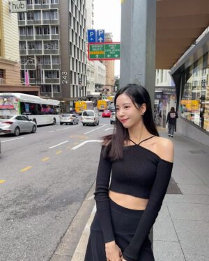 Elaine Ho Instagram - 布里斯班街遊 ⋆🌇ꕀ ♥︎⋆͛⋆͛*

top/ @yuyu_active 
bottom/ @allsaints 
bag/ @prada