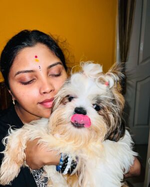 Elakkiya Instagram - பொறுமை ஒருபொழுதும் தோற்பதில்லை.
பொறாமை ஒருபொழுதும் ஜெயிப்பதில்லை.

#elakkiya#babydog#love#home#god#omsaibaba#omsairam🙏#dreamscometrue#lovemyself#enjoy#2024#loveyouall#goodvibes#avoid#negativpeople#newlife#goodway#thankgod