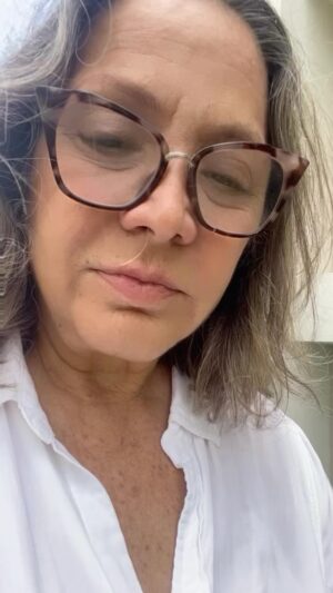 Elba Escobar Instagram - La verdad tiene la buena costumbre de ponerse de pie! Para los mas altos fines, para el bien mayor. Así sea! Amén