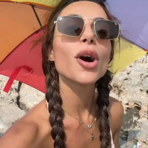 Eleftheria Eleftheriou Instagram - Η φάση είναι…πως πάω στην παραλία και πως πραγματικά το ζω! Λίγο χρόνο για βουτιά  πριν φύγουμε για τα Lives μας 🇬🇷 ααα και κάτι ακομα😉 διάλεξε την αγαπημένη σου φωτογραφία και πες μου εσύ σε τι mood βρίσκεσαι 😉 🇬🇷