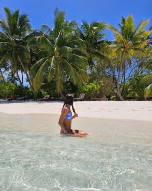 Elena Asimakopoulou Instagram - Making memories!!!🌴🌴🌴 

#meandmymonkey #makingmemories #oursummer #mydaughrer #mylife #maldives #maldivesislands