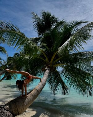 Elena Asimakopoulou Instagram - Making memories!!!🌴🌴🌴 

#meandmymonkey #makingmemories #oursummer #mydaughrer #mylife #maldives #maldivesislands