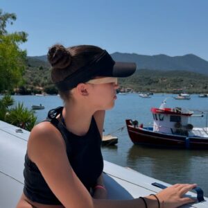 Elena Asimakopoulou Instagram - Δεν μπορείς να διαλέξεις χρόνια… 
Δεν μπορείς να διαλέξεις στιγμές… 
Όμως μπορείς να δημιουργήσεις καινούργιες! 

#lifemoments #summertime #feelgood #feelblessed #happydays #mydaughter #mylife #meandyou #mysummerisyou