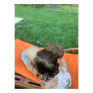 Elena Furiase Instagram - V E R A N O de madera, rama y mar 🌴🛖☀️

1. Mi @gonzalos.g de mi ❤️
2. El campo 🌾
3. Amor de hermanos 
4. Cabaña 
5. Mi familia 🪸 
6. Amor en otra cabaña 
7. Por Rafaella❤️❤️❤️
8. Con Noah, el incansable, en otra cabaña 😂🛖
9. El mediterráneo…
10. El amor y las buganvillas 🌺
11. Yo siendo otra sombrilla. 
12. Más mediterráneo 
13. “La cueva de los piratas” 🏴‍☠️ 
14. Más familia @nachosiierrra @guillefuri , “tatita” y Noah. 
15. Yo feliz! 
16. Los rizos de mi niña Nala🧡

Gracias a Dios 🙏🏽 aún queda verano!!! 
Afortunada y agradecida!!🌺🥰 
¡¡Bendiciones para ti también!!