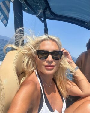 Eleni Menegaki Instagram - Καλοκαιράκι μου ❤️#eleni #summer #greece