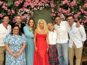 Eleni Menegaki Instagram - Ευχαριστώ χίλιες φορές για όλες τις στιγμές 
για όλες τις ώρες που περάσαμε μαζί 
για τις αναμνήσεις 
και γιατί στο τέλος μένει μόνο η αγάπη και η εκτίμηση ! Υ.γ έβγαλα σήμερα τόσες φωτογραφίες με όλους τους δημοσιογράφους , τους τεχνικούς , τους οπερατέρ , όλους εκείνους που βρισκόμασταν  καθημερινα σε αυτό το studio αλλά δεν έχω καμία γιατί τις έβγαζαν με το κινητό τους ! Έχω μόνο αυτές που ανεβάζω τώρα ! Ανυπομονώ να τις δω στα δικά σας προφίλ ! ❤️❤️❤️❤️❤️
#eleni 
@theodorekoutsogiannopoulos 
@elengelali 
@d_ougarezos 
@elianoula 
@nansynikolaidou 
@giorgos_tsoulis 
@georgepapakostas 
@smarosotiraki 
@ellikokkinou 

@megatvcom 
#ToMegaToKalo