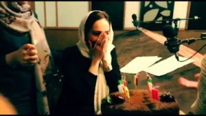 Elham Jafarnezhad Instagram - صفحات فیلم ها رو ورق بزنید✔
خدااااااااای من....
آاااااااااخ که چقدر چسبید این به پیشواز رفتنشون برای تولدم...امروز سر کار همکارای مهربون،عزیز و صدا قشنگم😉
سورپرایزم کردند،اونم وسط ضبط!!!
عاشقتونم که انقدر با مزه و شیطونید و مهربون...
همیشه در تمام این سالها خانواده ام،دوستانم و همکارانم کلی قبل از تاریخ تولدم و کلی بعد از تولدم من رو غرق در سورپرایزها،کیک ها،گل ها و کادوهاشون کردند که اینها چه اندک چه زیاد 
چه ارزون چه گرون 
چه ساده و چه مجلل،همه اش مهره..مهر ...مهر ...مهر...
بچه ها جونی مرسیییییییی
خیلییییییی خوشحالم کردید امروز و چه خوب که این لحظات رو ثبت کردید...
در شب تولدم 
کلی آرزو کردم و آروزی حال خوب و سلامتی برای شما همراهان خوبم هم هست❤🎂👼🍭
🎈🎈🎈🎈🎈
پ.ن:امروز شهر در دست خانوما بود،مهسا خانوم عرفانی مدیر دوبلاژ بود و همه دوبلور ها خانم☺
مرسی مهسا جانم،ممنون از وقتی که گذاشتید،ممنون از همه جیغ ها و هوو هوو های یک تنه 
وقتی آرزو می کنم عاشق اون ایشالا ایشالا گفتناتم 😂😂😂😂
مرسی مهرخ جانم که مثل خواهر بزرگتری و انقدر مهربون،مرسی صنم جانم که انقده ماهی و دوست داشتنی،مرسی مریم جان ِ جنیلی که اینهمه قشنگی و کلی دلم برات تنگ شده بود،مرسی مریم جان ِ معینیان که انقدر گل و نازنین هستید،جای چند خانوم دیگه هم در فیلم خالی...
آرزو دارم
 روزهایی که در پیش داریم
 آغاز روزهایی باشه
 که آرزوشو داشتیم
آرزو یواشکی ام رو هم که
 نمی تونم بگم رازه😉🎂❤
@sanamnekoeghbal
@mahsaerfani

#پیشواز_تولد #شب_تولد #تولد 
#مهرخ_افضلی
#صنم_نکو_اقبال #مهسا عرفانی 
#مریم_جنیلی #مریم_معینیان 
#الهام_جعفرنژاد 
#الهام
🙈مرسی از علی آقای صدابردار برای همکاری در انجام سورپرایزه شیطون ها،فکر کردم دستگاه هنگ کرد و همه متن ها رو از اول باید بخونم !!!
😂وااای چه ماچ های مامان بزرگیه از ته دلی😂😂😂