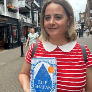 Elif Şafak Instagram - Finally it is here! Today is publication day!! I put my heart and my soul into this novel #thereareriversinthesky Thank you so much for sharing these beautiful photos with me. I have added a photo of mine at the back from this morning's book signing at @hatchardspiccadilly My heartfelt thanks to readers of all backgrounds, my deepest gratitude to booksellers and my huge loving thanks to the brilliant people at @vikingbooksuk @aaknopf @penguinukbooks @curtisbrowncreative #newbookrelease #newbooksmell #fictionbooks #fictionwriter #readwithus #bookclubreads #fictionmatters #amhimmeldieflüsse #worldliterature #bookworld #womenwhowrite #writersuniverse 📚📚📚 Bugün çıktı yeni roman, bugün kitapçılarda!
