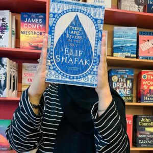 Elif Şafak Instagram - Finally it is here! Today is publication day!! I put my heart and my soul into this novel #thereareriversinthesky Thank you so much for sharing these beautiful photos with me. I have added a photo of mine at the back from this morning's book signing at @hatchardspiccadilly My heartfelt thanks to readers of all backgrounds, my deepest gratitude to booksellers and my huge loving thanks to the brilliant people at @vikingbooksuk @aaknopf @penguinukbooks @curtisbrowncreative #newbookrelease #newbooksmell #fictionbooks #fictionwriter #readwithus #bookclubreads #fictionmatters #amhimmeldieflüsse #worldliterature #bookworld #womenwhowrite #writersuniverse 📚📚📚 Bugün çıktı yeni roman, bugün kitapçılarda!