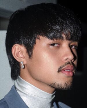 Elijah Canlas Instagram - congratulations, vogue man! @voguephilippines 

wearing @anthonyramirez_official 
styled by @myrrhlaoto 
shot by @jumigo_rafols