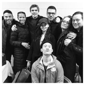 Eline Powell Instagram - Love. This. Gang .  #repost @renaowen
・・・
Mucho THANK U to ALL who made our amazing @siren lunch time feast today possible and to EVERYONE who works on our beloved @freeform #tvseries we LOVE y’all and hope to see ya for a #season4 in 2020!  Pic with @ianverdun @folaevansakingbola @alexmroe @elinepowell @the_joe_menendez #peterlhotka @hansumlum 
#sirenfamily forever!🧜🏼‍♀️🧜‍♀️🧜🏿‍♀️ 🧜🏽‍♂️🧜🏿‍♂️🧜🏻‍♂️