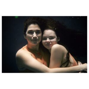 Eline Powell Instagram - TONIGHT! Let us take you away for two hours! Whilest the world is upside down, take a dive with us to another world. The whole @siren family has put the utmost love and dedication into this season, so grateful to be part of such a wonderful cast crew and creators! Enjoy! #whoswatching @tiffanylonsdale