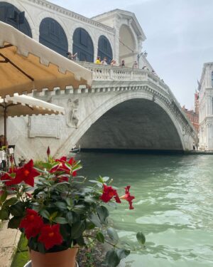 Elisa Bachir Bey Instagram - Quand tes meilleurs potes se marient #enormekiff Venise part 2 🫶