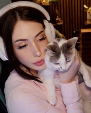 Elise Laurenne Instagram - feeling very blue today 🦋 what’s ur favourite anime??