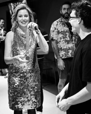 Elizabeth Banks Instagram - Another moment for this glam 🪩 #SkincareMovie x @fallontonight 🖤

Styling: @erinwalshstyle
Hair: @benskervin
Makeup: @misha212
Dress: @lapointe
Shoes and bag: @jimmychoo
Tights: @wolford
Jewelry: @efcollection, @effyjewelry, @danarebecca 
Blazer: @miumiu