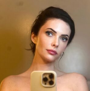 Actress Elizabeth Tulloch HD Photos and Wallpapers June 2024
