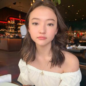 Ella McKenzie Instagram - 🥘🍨😋