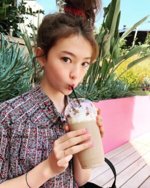 Ella McKenzie Instagram - Spring Break 🧏🏻‍♀️
Melrose ✔️ 
Ella: This shirt is giving me all the Grandma vibes!! I love it!! 😁🙌
