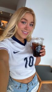 Actress Elle Brooke HD Instagram Photos and Wallpapers August 2024