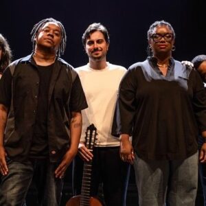 Ellen Oléria Instagram - oi gente! 
chegamos com essa celebração aos 60 anos do show opinião no @itaucultural de 6 a 9 de junho. a entrada é gratuita. retire seu ingresso e leve seu amor! 
vejo vocês lá 🌹 
o time ta forte e o barato ta loko 🧡
