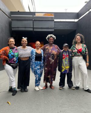 Ellen Oléria Instagram - a sauna lésbica na bienal de são paulo foi um lugar de cura. muito bonito o encontro com essa gente maravilhosa! obrigada pelo convite e pela partilha, meu povo. 🌹 
@malu95_  @diaspora @lu_ferreira_lu