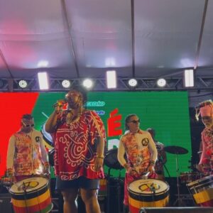 Ellen Oléria Instagram - com direito a parte 2 de agradecimento e amor pela cidade e voces!
obrigada @cortejoafro @blocoileaiye @olodum_oficial @gandhyoficial ate breve! 🍃