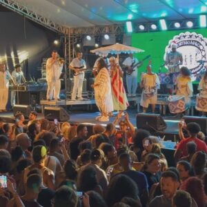 Ellen Oléria Instagram - com direito a parte 2 de agradecimento e amor pela cidade e voces!
obrigada @cortejoafro @blocoileaiye @olodum_oficial @gandhyoficial ate breve! 🍃