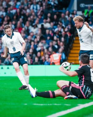 Ellen White Instagram - Soccer Aid for UNICEF’s first-ever female goalscorer… it just had to be Ellen White 💙