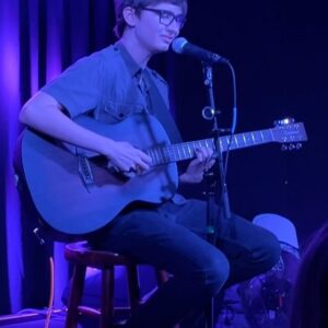 Elliott Fullam Instagram - Thank you to all of you wonderful people who came to the first two shows! You were all so kind and I really appreciate you so much!!! Also THANK YOU to @minty_boi and thanks to @adolescent.dreams and @mysistermaura !!! Can’t wait to see you again 🖤🖤🖤🖤