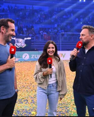 Elmar Paulke Instagram - Hat Bock gemacht gestern, die Autoball-EM 2024. Glückwunsch an Joey Kelly. Danke an das gesamte Team, an @prosieben @brainpooltv. Und vielen Dank @lauramahofmann und @stevengaetjen ❤️. 
Es geht jetzt nach Hause. Heute Abend noch Folge 201 von Game On! aufnehmen. 

Game On!