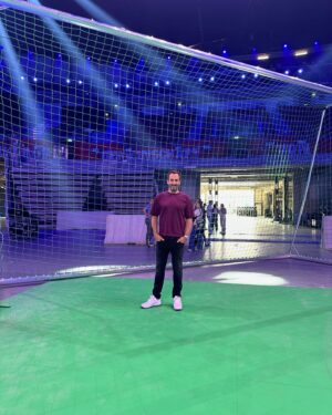 Elmar Paulke Instagram - Tomorrow my friends, die Autoball-EM, LIVE ab 20.15 Uhr @prosieben. 8 Nationen, @sebastianpufpaff für Deutschland 🇩🇪… @stevengaetjen moderiert, Reporterin @lauramahofmann und ich singe 🎤… come ooonnn.