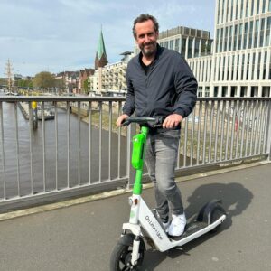 Elmar Paulke Instagram - Nen schönen Gruß aus Bremen! 
Finde diese Kettcars gar nicht verkehrt.