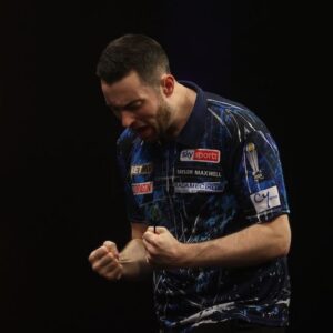 Elmar Paulke Instagram - Luke Humphries führt die Premier League mit 22 Punkten an. Gestern in Dublin gelingt ihm der 3. Tagessieg in Serie. Er hat 9 Matches in Folge gewonnen, hat in 9 von 10 Partien einen Avg von über 100 gespielt. 

Seine Konstanz ist atemberaubend! Gestern spielte er bei seinen drei Siegen drei Averages von 104 :: 106, knapp 105 und 105,53.

Mal sehen, ob er nächste Woche der erste Spieler sein wird, der bei diesem Modus 4 Tagessiege in Folge einfahren kann!!!