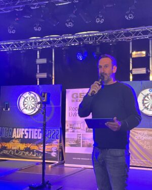 Elmar Paulke Instagram - Cooler Bundesliga-Spieltag beim @kscdart. Karlsruhe dominiert die BL-Süd. Und wir haben Folge 196 von Game On! aufgenommen. 

Euch einen schönen Abend!

Game On!