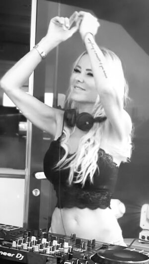 Élodie Bouche Instagram - My collaboration for the track “Drama” with the talented Matan Caspi is #20 today in the worlwide Progressive House Top 100 🎵

Producing music alongside this talented artist was a dream come true!

Please support on Beatport so we can chart even higher tomorrow 🔥

Label *Outta Limits Recordings

➡️ Link in bio 

@matan.caspi.music 
@outtalimitsrecordings 

Video
@qualitafilms 

#progressivehouse #producer #beatport